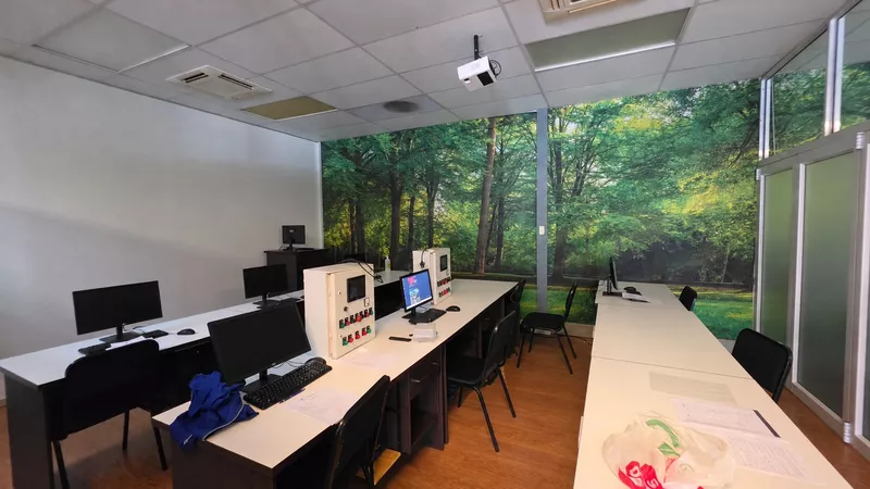 647 m² Office to let in Century City, 5 Edison Way - Century Gate (photo 22)