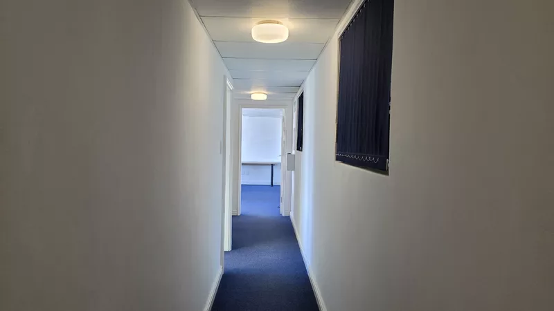647 m² Office to let in Century City, 5 Edison Way - Century Gate (photo 44)