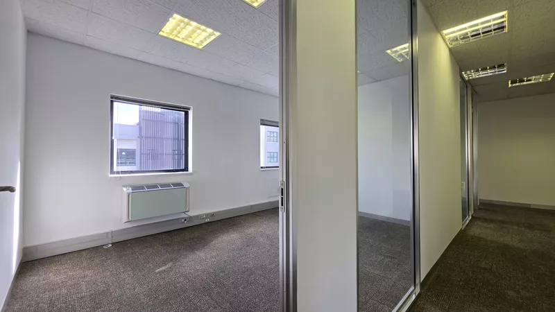 222 m² Office to let in Century Square, Knowledge Park 3 (photo 27)