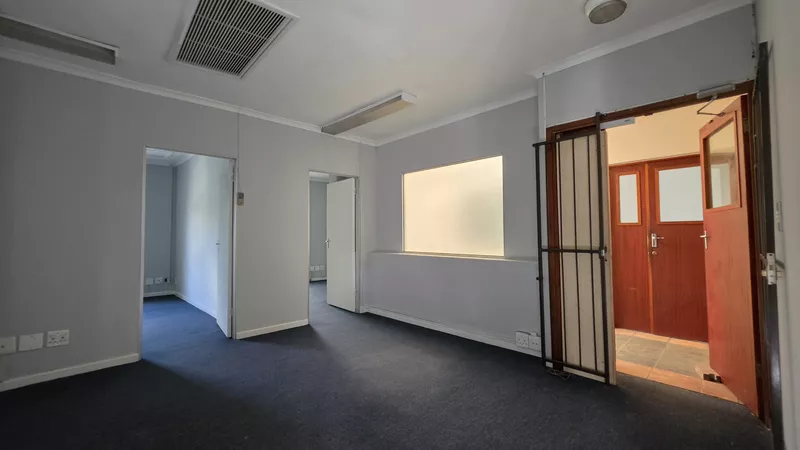 219 m² Office for sale in Bellville, Old Dutch Square (photo 38)