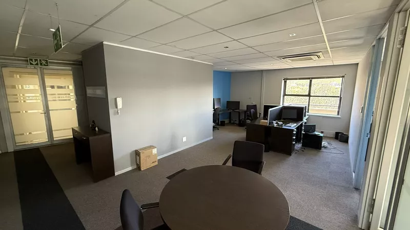 141 m² Office to let in Mowbray, River Park (photo 9)