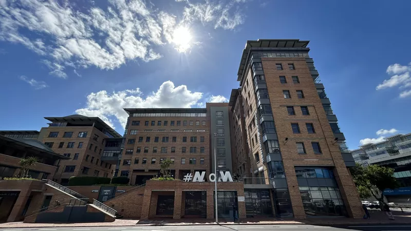 409 m² Office to let in Newlands, Newlands On Main (photo 2)