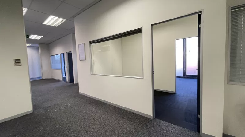 646 m² Office to let in Woodstock, The Boulevard (photo 16)