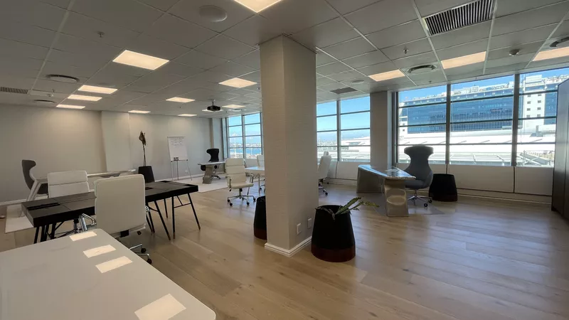 339 m² Office to let in Cape Town City Centre/CBD, Convention Towers (photo 8)