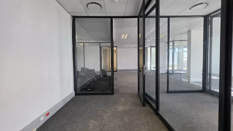 192 m² Office to let in Grosvenor Square, Grosvenor Square - Block A (photo 27)