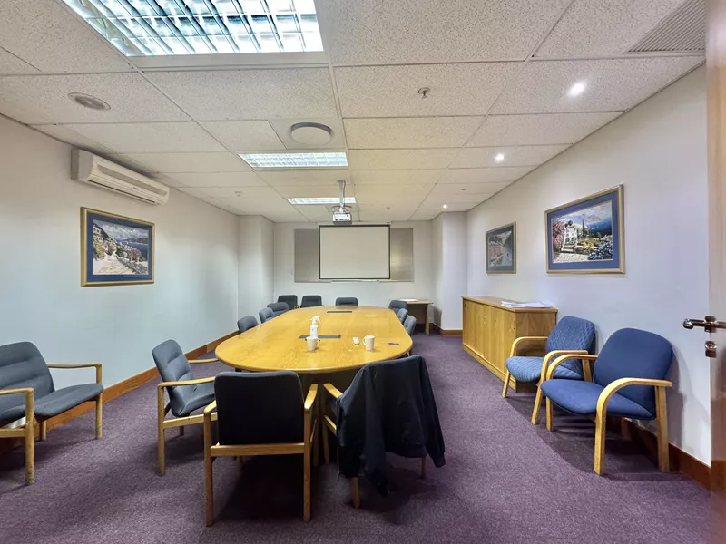 796 m² Property for sale in Cape Town City Centre/CBD, 5 St. Georges Mall (photo 3)