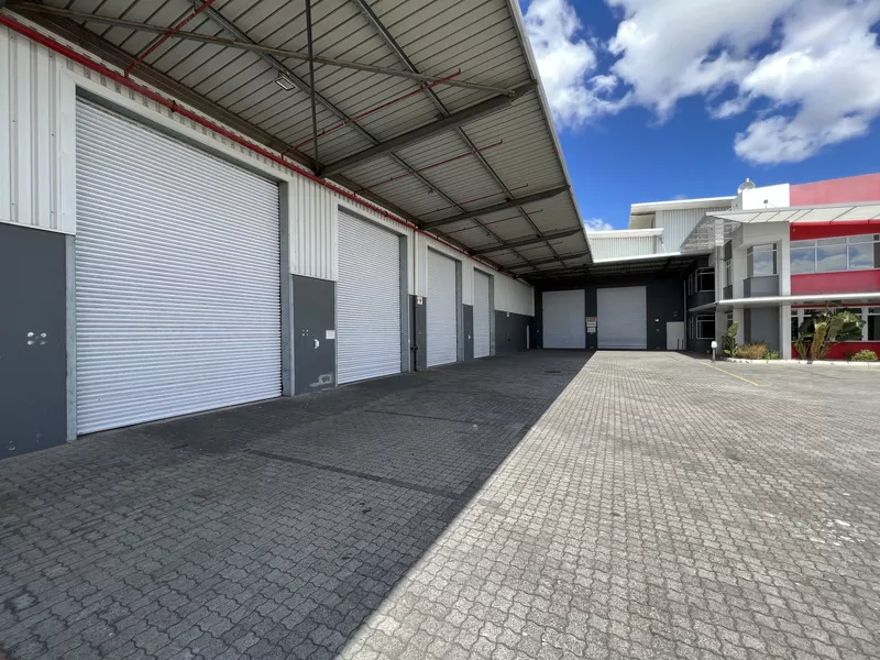 4 209 m² Industrial to let in Airport Industrial, 2 Gulfstream Avenue (photo 2)