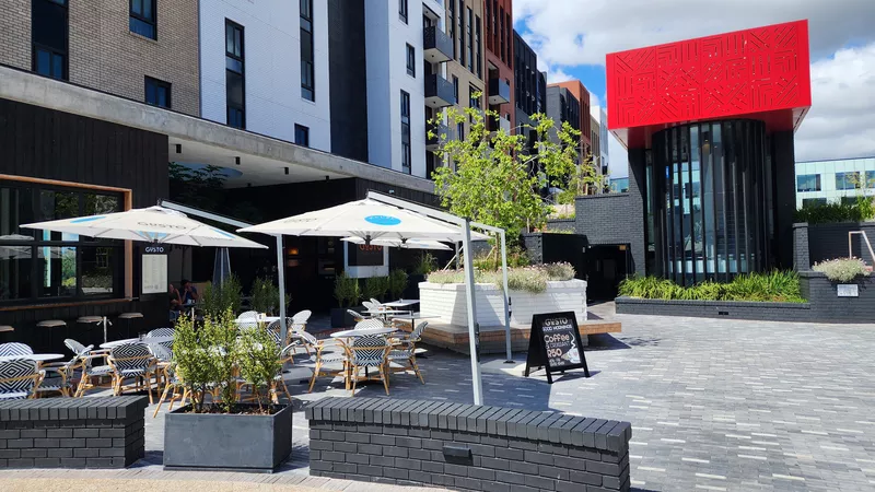 166 m² Office to let in Century City, Bridgewater One - Studios (Block B) (photo 9)