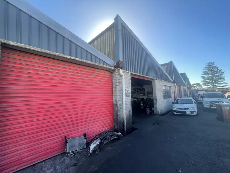 1 250 m² Industrial for sale in Athlone, 8 Deutz Road (photo 2)