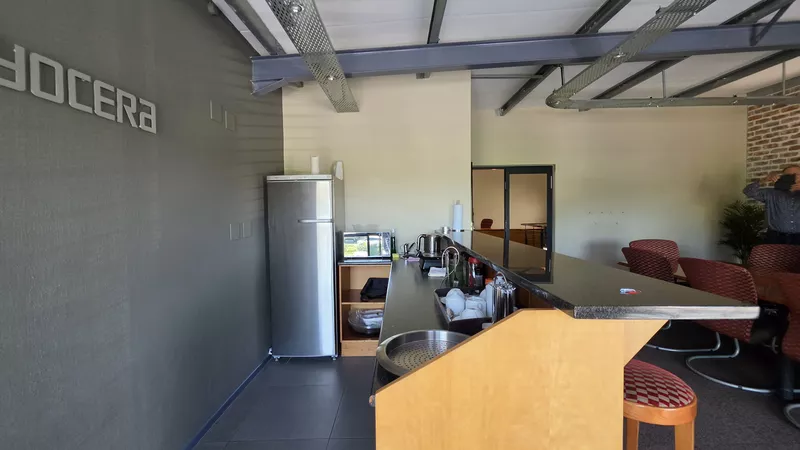 1 085 m² Office for sale in Century City, 13 Edison Way (photo 23)