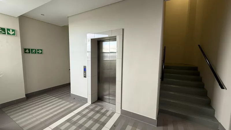 2 300 m² Office to let in Observatory, Deneb House (photo 6)