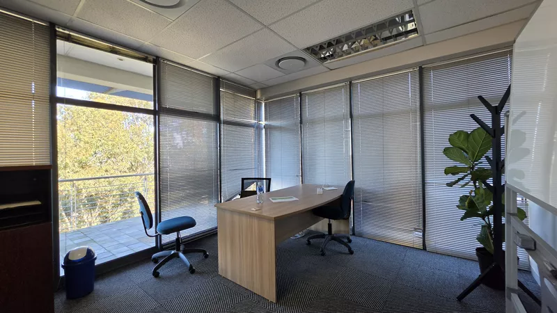 836 m² Office to let in Tygerberg Office Park, Tygerberg Office Park - Plattekloof House (photo 24)
