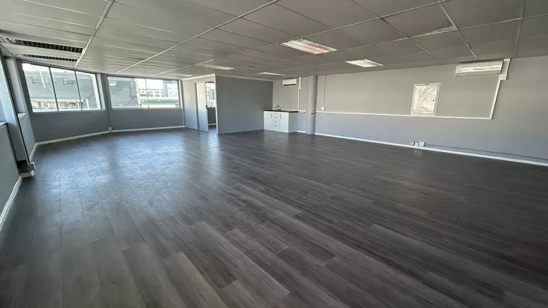 132 m² Office to let in Claremont, Buchanan Chambers (photo 6)