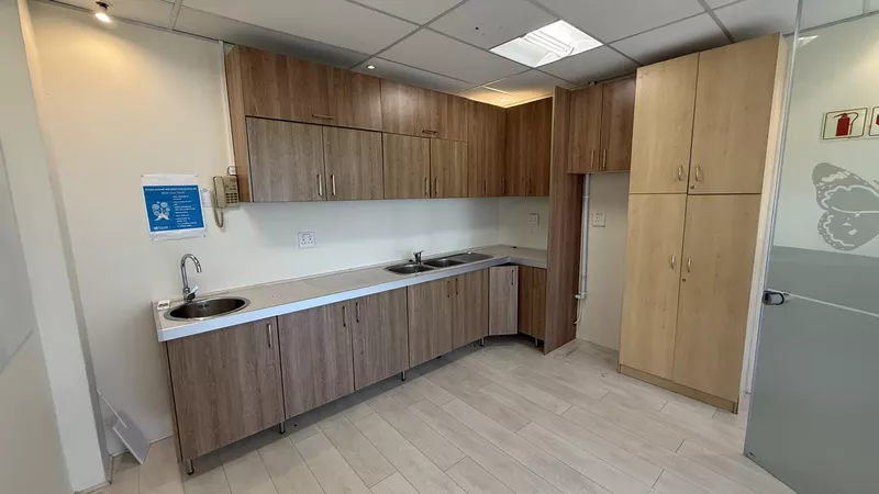 415 m² Office to let in Newlands, Slade House, Boundary Terraces (photo 19)