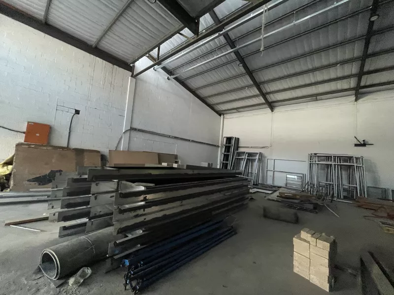 398 m² Industrial to let in Retreat Industrial, South Palms Industrial Park (photo 3)