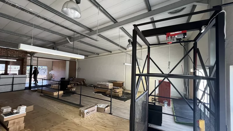 300 m² Retail property to let in Brooklyn, Highway Park (photo 7)