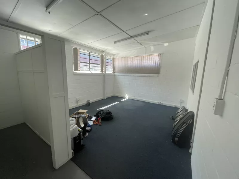 437 m² Industrial to let in Southern Suburbs, Celie Road Industrial Park - Block B (photo 16)