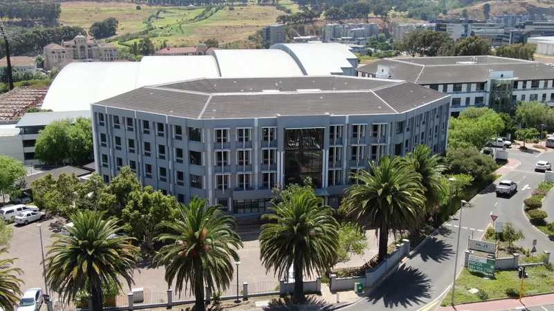 182 m² Office to let in Tyger Valley, Tijger Park Building 2 (photo 1)