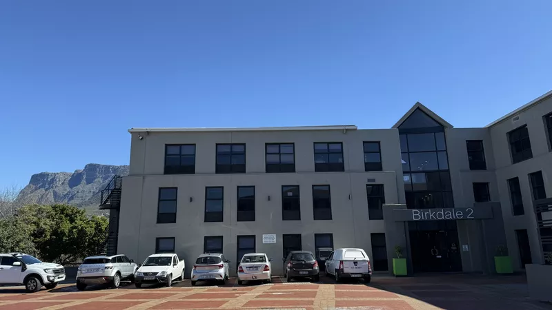 141 m² Office to let in Mowbray, River Park (photo 3)