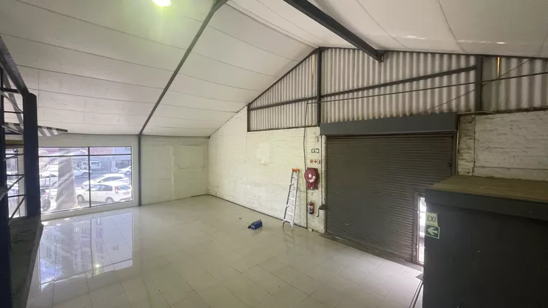 394 m² Industrial to let in Salt River, 33 Salt River Road (photo 7)