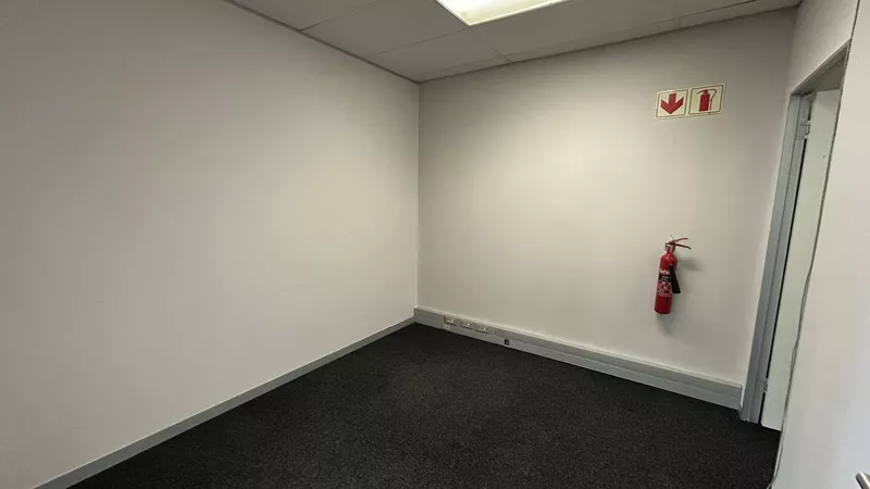 230 m² Office to let in Southern Suburbs, Tokai On Main Office Park (photo 12)