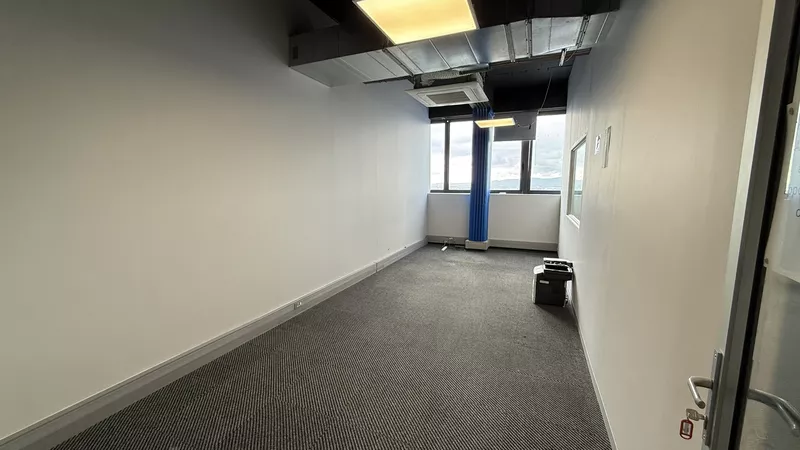 2 300 m² Office to let in Observatory, Deneb House (photo 17)