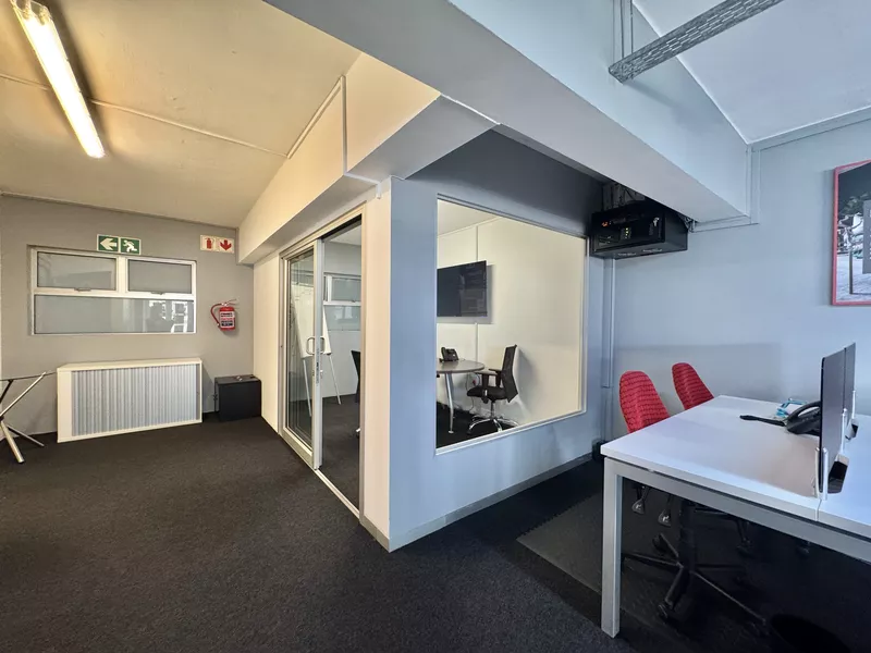 188 m² Office to let in Waterfront, 71 New Cumberland (photo 11)