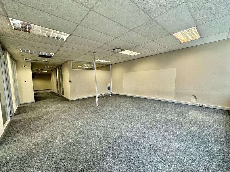 243 m² Office to let in Cape Town City Centre/CBD, 2 Long Street (photo 10)