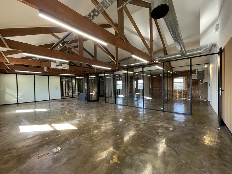 303 m² Office for sale in Foreshore, Castle Mews (photo 6)