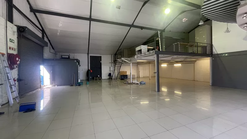 394 m² Industrial to let in Salt River, 33 Salt River Road (photo 5)