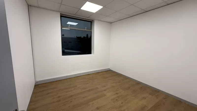 472 m² Office to let in Claremont, 200 On Main (photo 25)