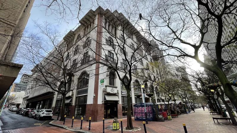 611 m² Property to let in Cape Town City Centre/CBD, Newspaper House (photo 1)