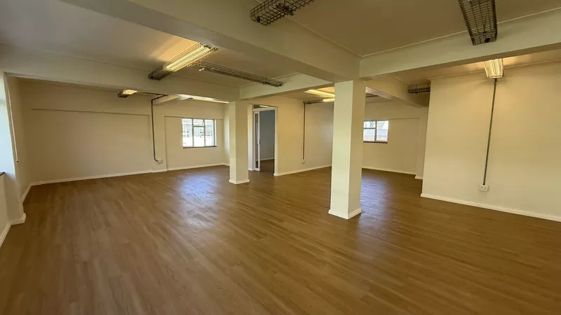 238 m² Office to let in Claremont, Grove Building (photo 11)