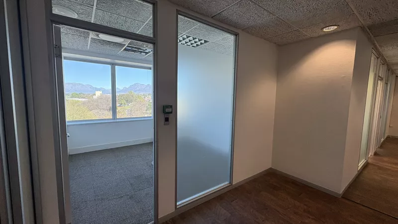 553 m² Office to let in Paarl, 1 Breda Street (photo 15)