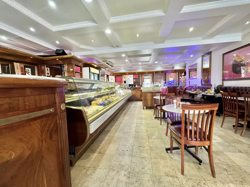 170 m² Retail property to let in De Waterkant, Sovereign Quay (photo 4)