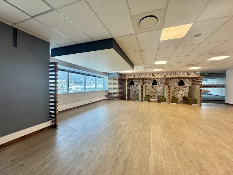 950 m² Office to let in Cape Town, The Towers (photo 10)