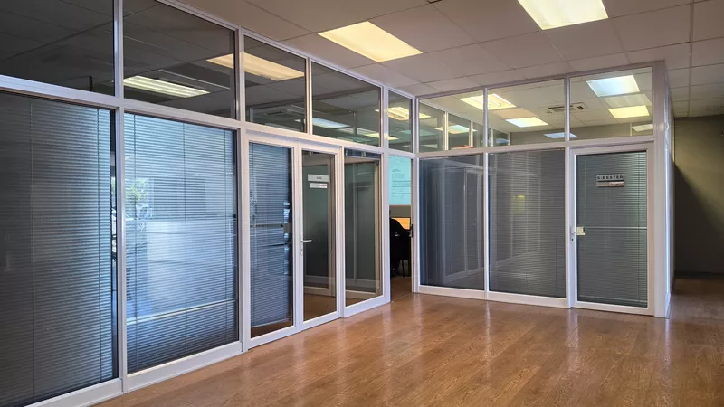 647 m² Office to let in Century City, 5 Edison Way - Century Gate (photo 18)