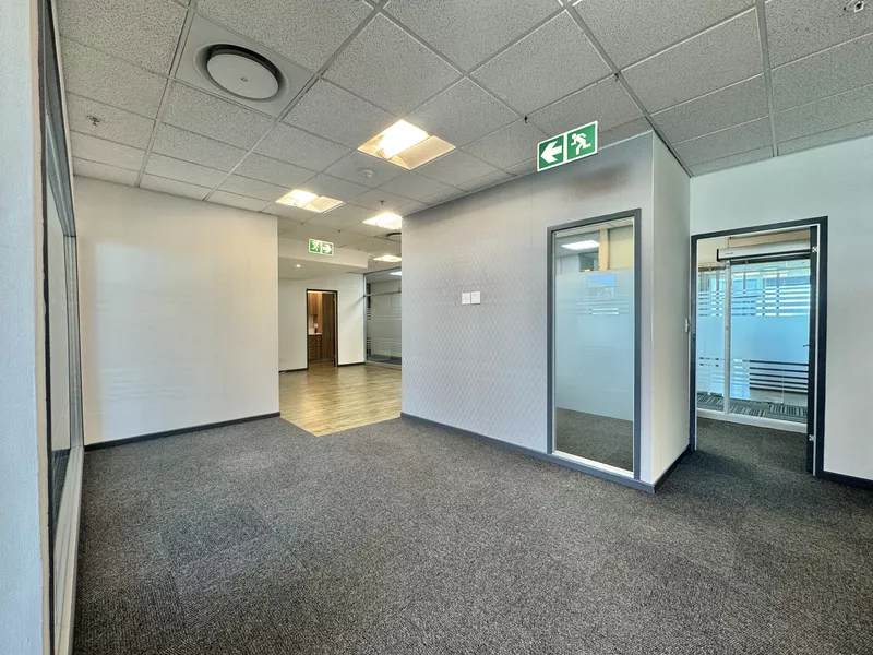 231 m² Office to let in Cape Town City Centre/CBD, Convention Towers (photo 10)