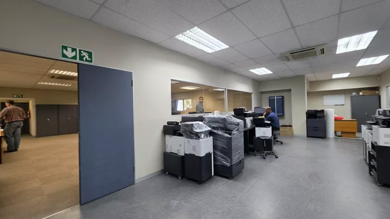 1 085 m² Office for sale in Century City, 13 Edison Way (photo 42)