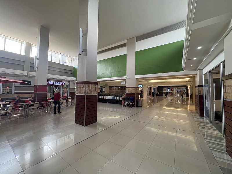 100 m² Retail property to let in Durbanville, De Ville Shopping Centre (photo 13)