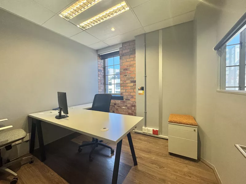 190 m² Office to let in De Waterkant, Sovereign Quay (photo 3)
