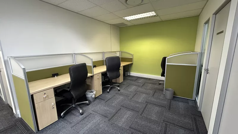 303 m² Office to let in Claremont, Grove Exchange (photo 17)