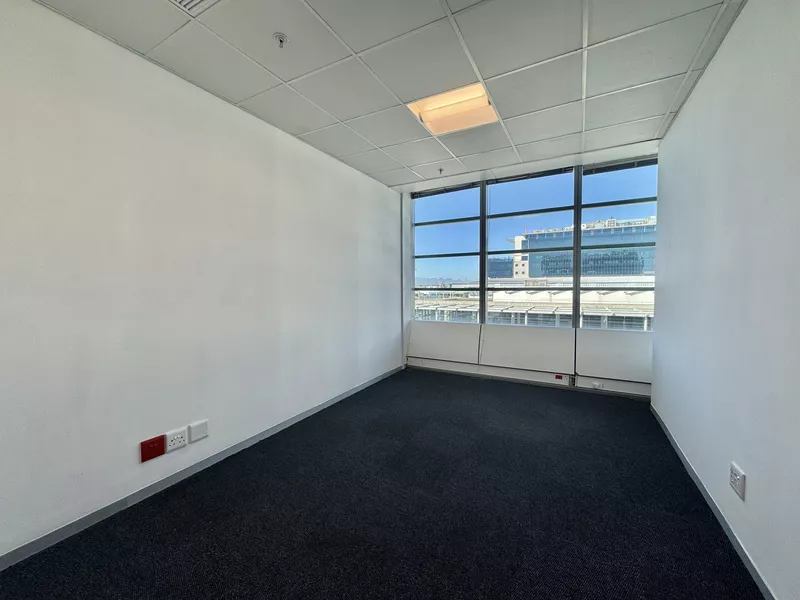231 m² Office to let in Cape Town City Centre/CBD, Convention Towers (photo 19)