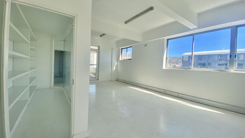 800 m² Office to let in Cape Town, 60 Roeland Street (photo 28)