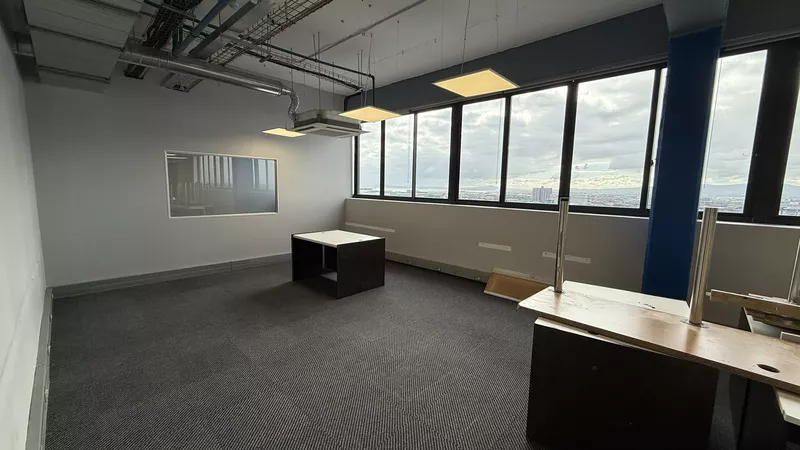 2 300 m² Office to let in Observatory, Deneb House (photo 18)