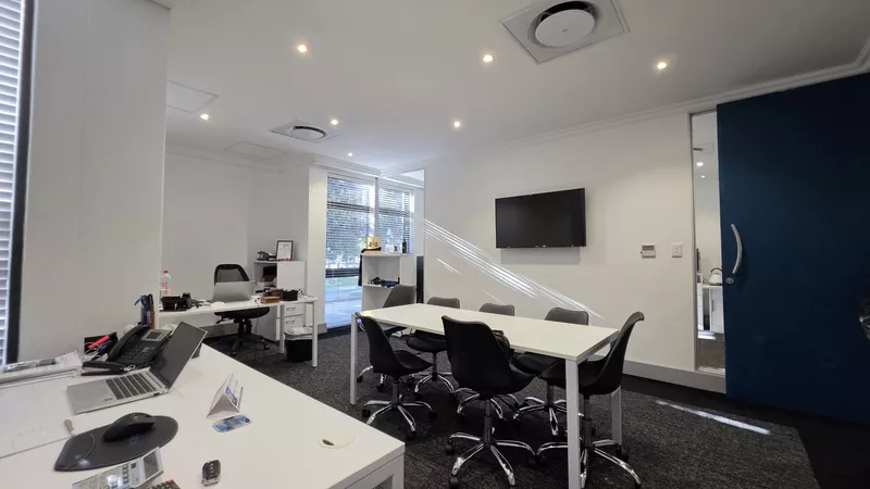 633 m² Office to let in Estuaries Office Estate, 2 Oxbow Crescent, The Estuaries (photo 34)