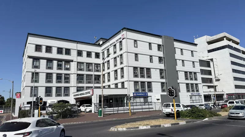 156 m² Office to let in Mowbray, Rondebosch Medical Centre (photo 3)
