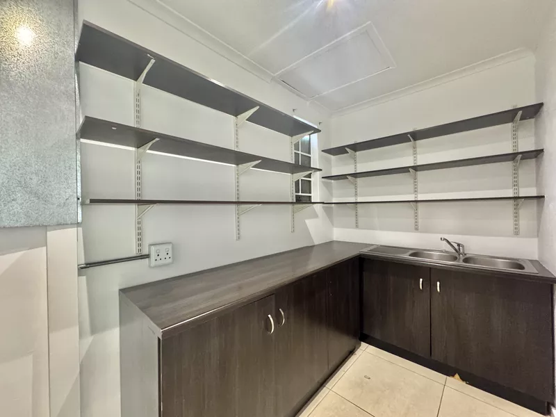 363 m² Office to let in Cape Town, So (photo 12)