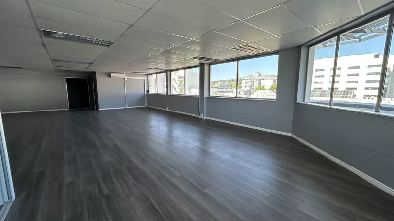 132 m² Office to let in Claremont, Buchanan Chambers (photo 11)