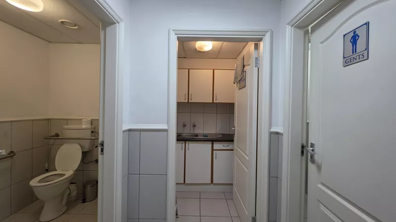 647 m² Office to let in Century City, 5 Edison Way - Century Gate (photo 40)